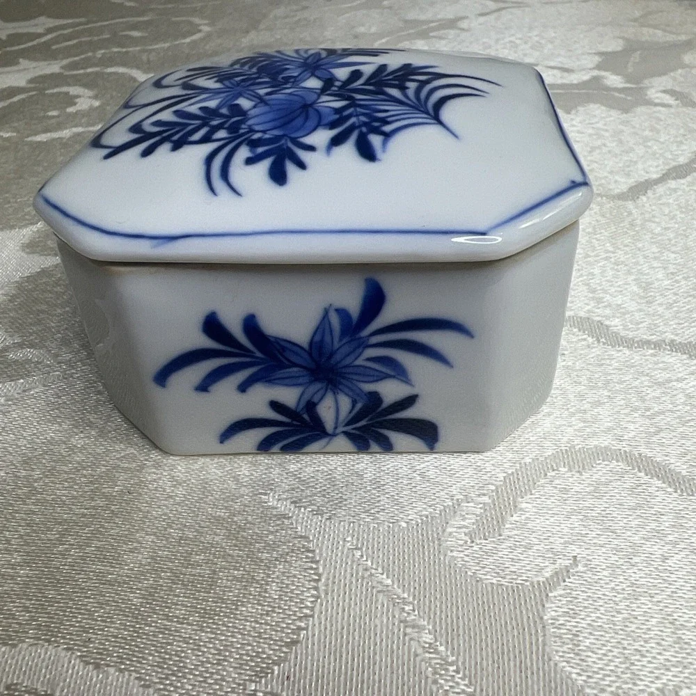 Vintage  Blue and White Floral Trinket Box Made In Thailand